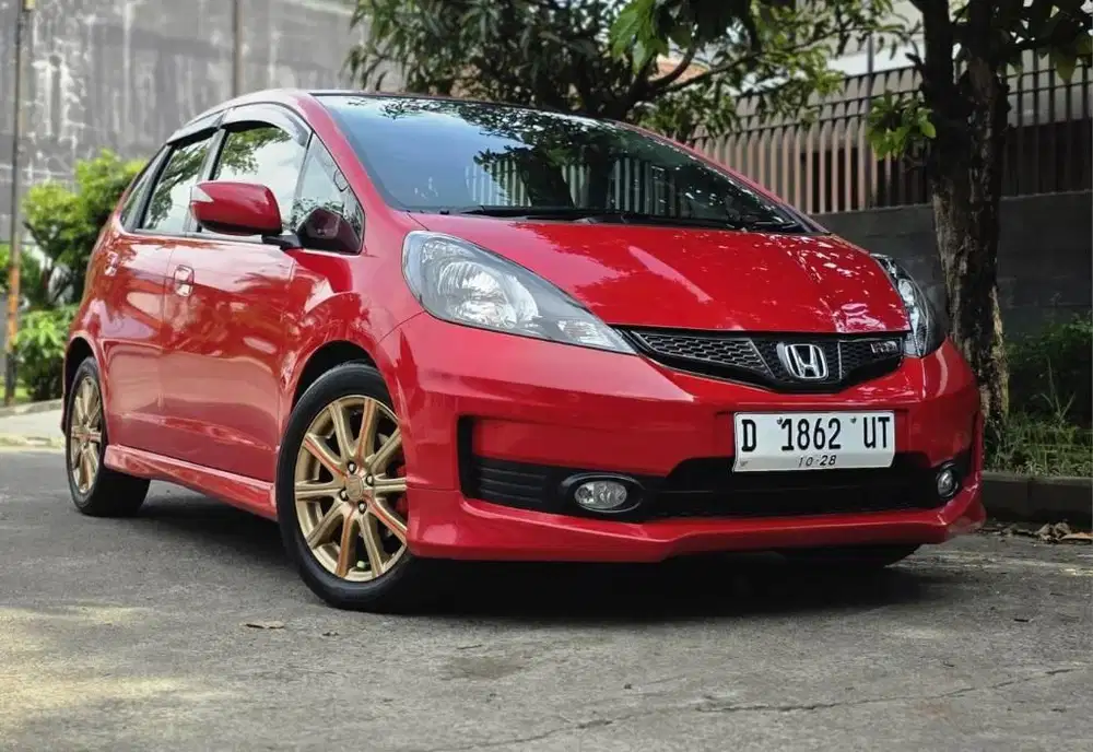 JAZZ RS GE8 1.5 AT 2013 LowKM 13rb RECORD HONDA BANDUNG, ISTIMEWA