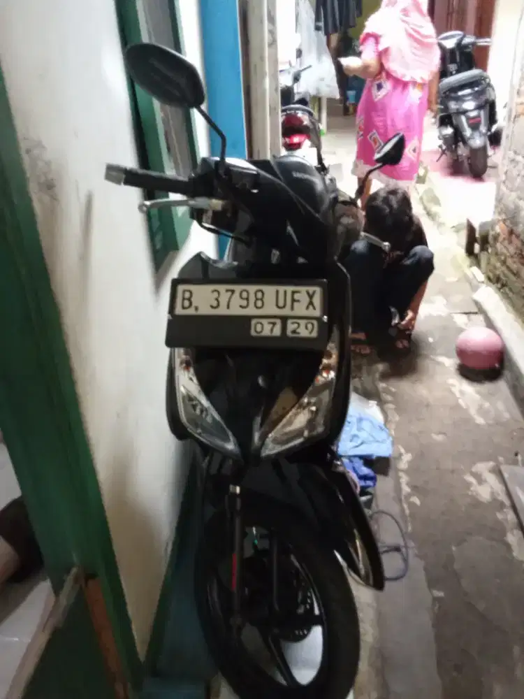 Jual cepat motor Honda Vario FI 110 warna hitam tangan pertama