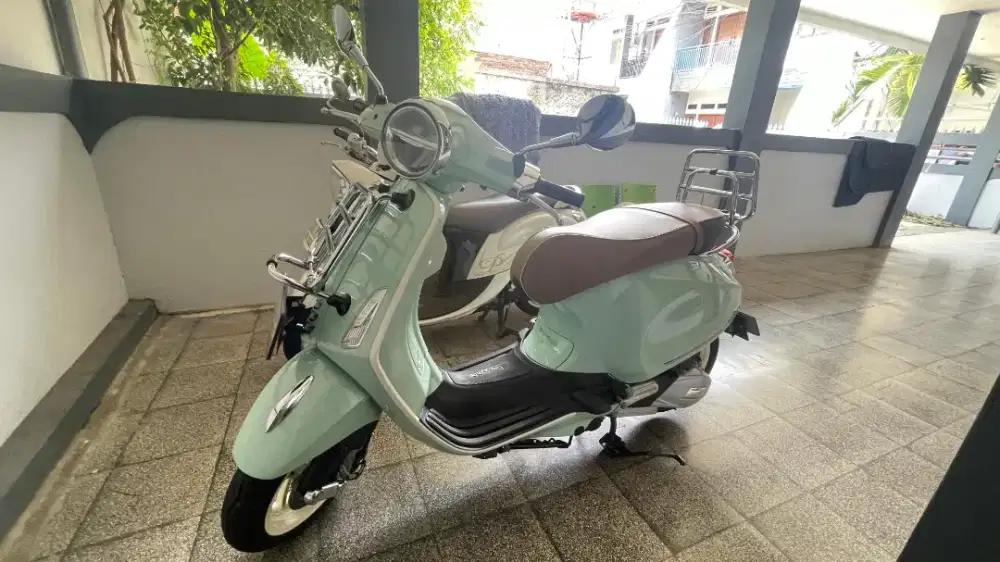 Vespa primavera picnic edition 2021 low KM