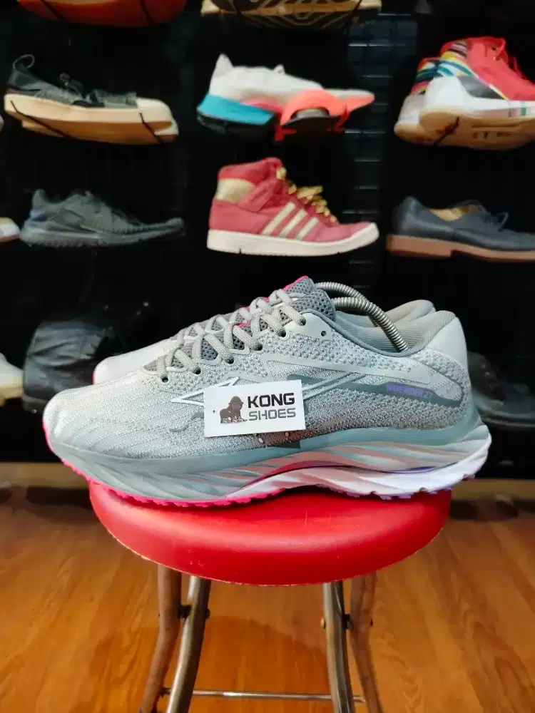 SEPATU MIZUNO WAFERIDER 27 GREY WHITE