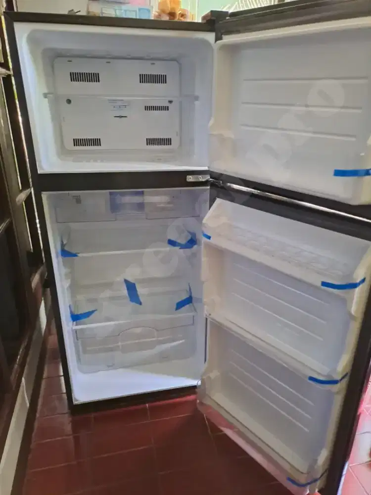 Kulkas sharp 2 pintu