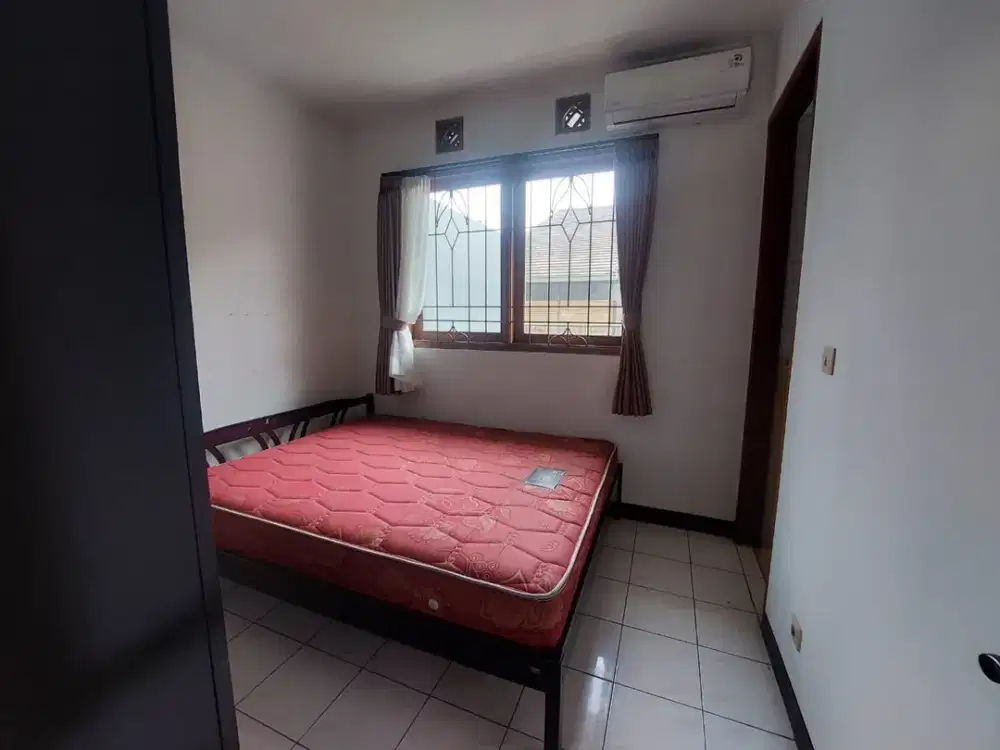 Disewakan Rumah 2 Lantai di Setraduta Ciumbuleuit Bandung