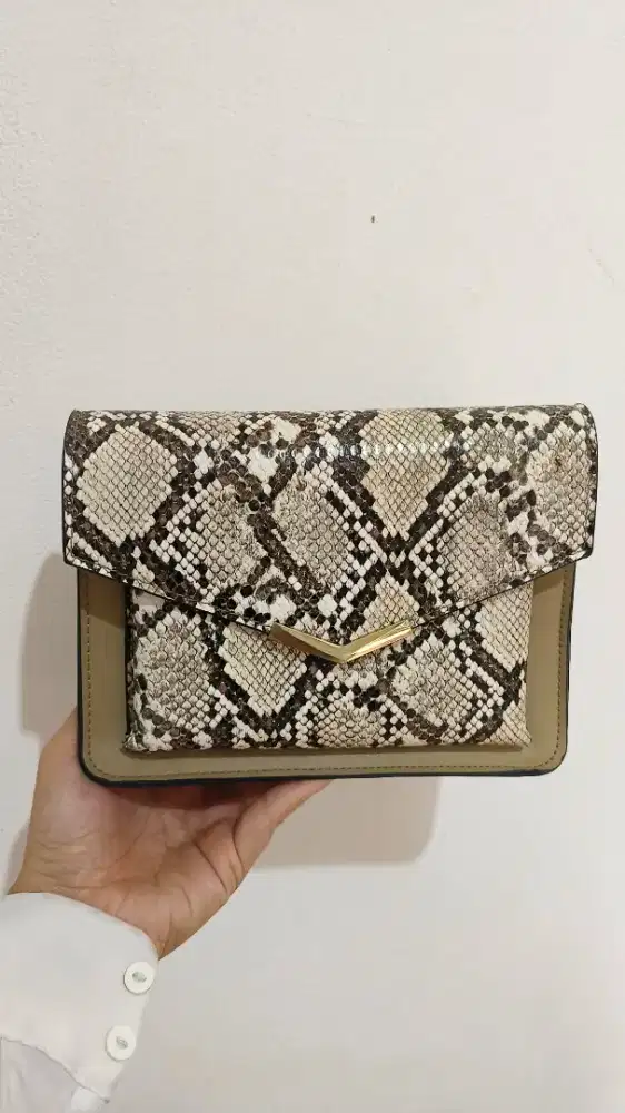 Sling Bag Berrybenka second