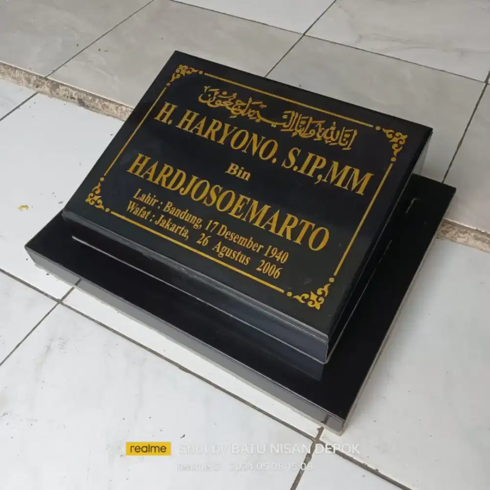 Batu nisan makam