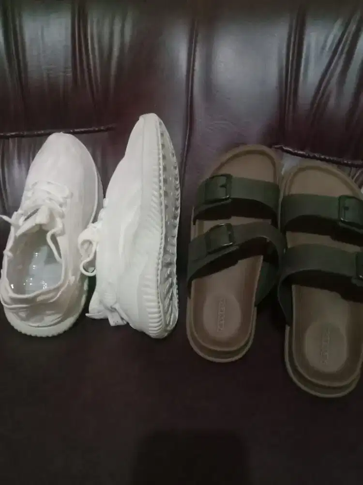 Sepatu putih baru sendal seken bagus