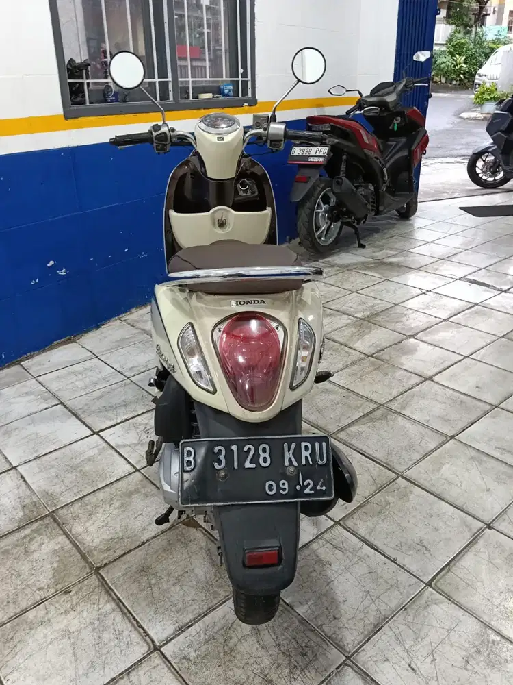 DIJUAL CASH HONDA SCOOPY ST PREMIUM
