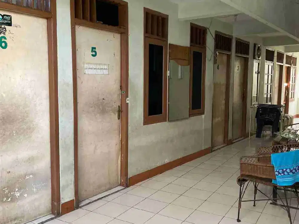 DI JUAL RUANG USAHA COCOK UNTUK USAHA-KOS KOSAN DIJL. KARYA UTAMA GANDARIA UTARA KEBAYORAN BARU JAKARTA SELATAN
SHM
Luas tanah 459 M³
Luas Bangunan 600 M²
Kama Tidur 10
Kamar Mandi 4
Listrik 5500w 
Lantai 2 untuk tinggal
Lantai 1 di sewakan usaha galon da