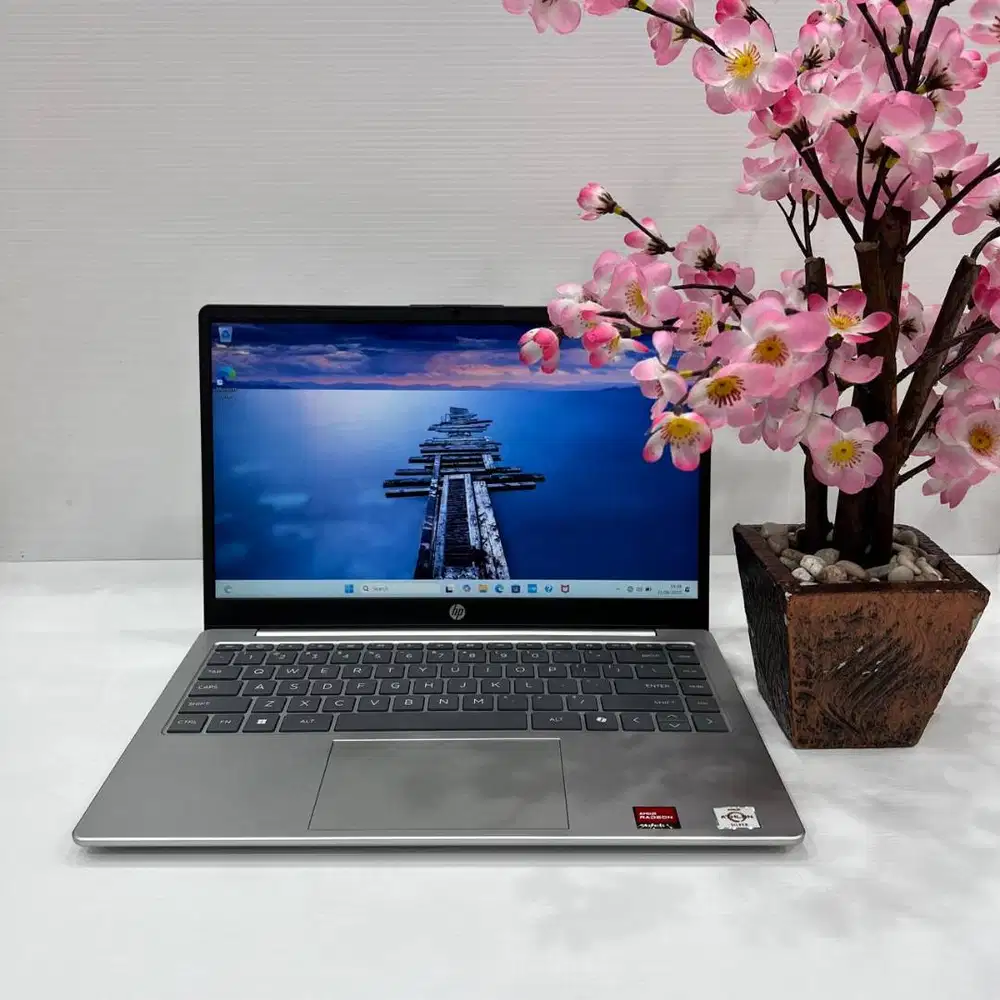 Laptop HP 14 em0195AU em0196AU AMD Athlon Silver 7120U 8GB 512GB SSD