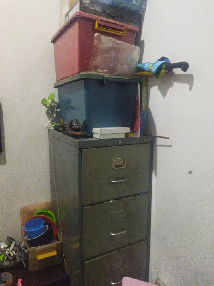 Dijual Lemari besi 4 rak