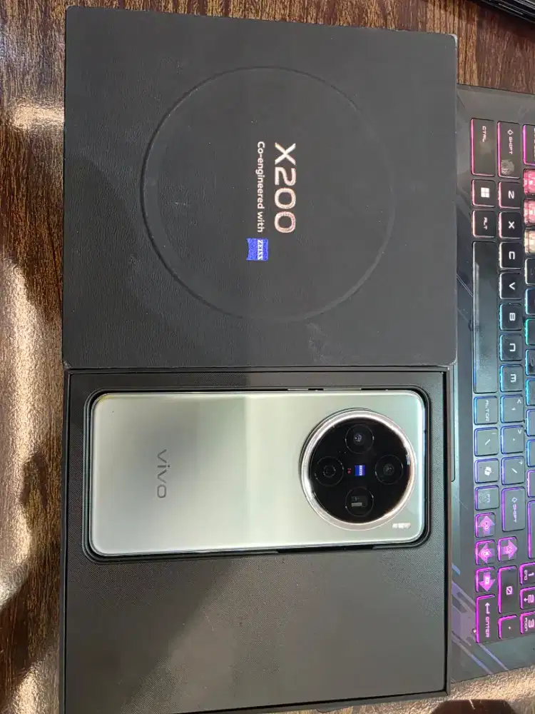 Vivo X200 99% NEW BARU BUKA SEGEL GA JD PAKAI