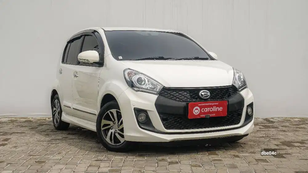 DAIHATSU SIRION D 1.3 MT 2015 PUTIH