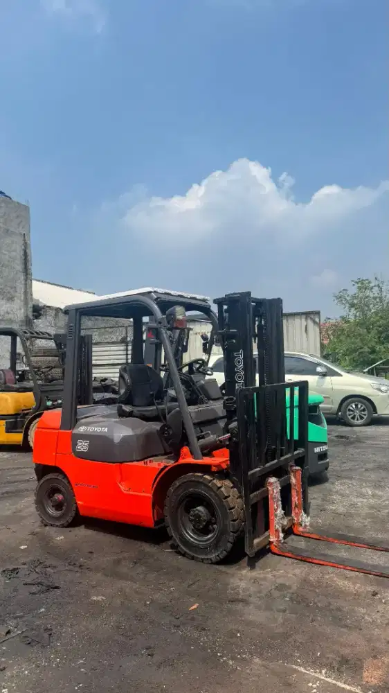 Forklift Toyota 2.5 Ton 2006