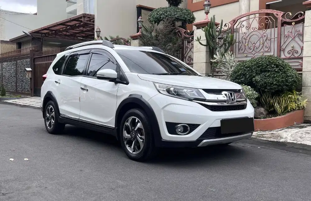 Honda BRV 2016 A/T Putih Mesin Sangat sehat