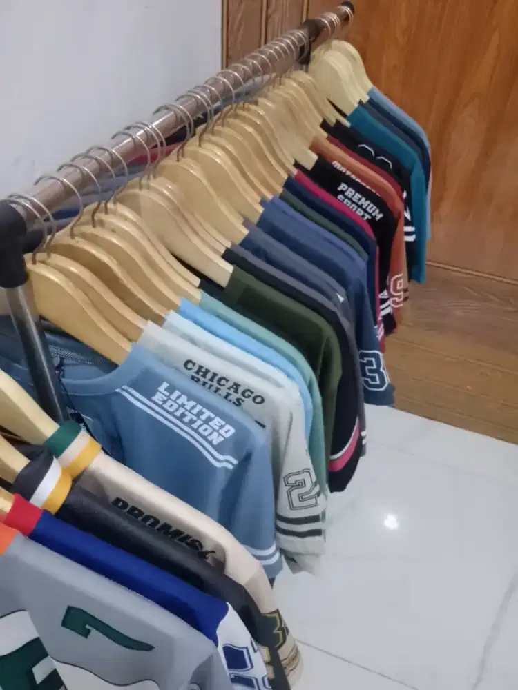 Dibutuhkan 4 karyawati untuk Host live streaming