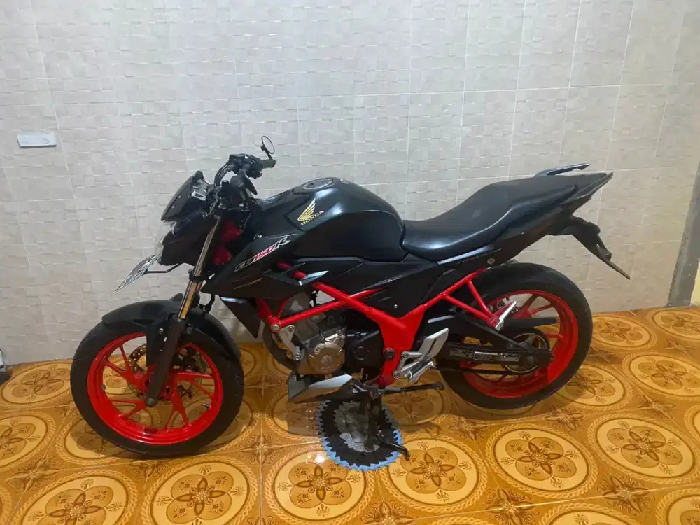 Cb150r 2017 Surat Lengkap
Ban depan belakang tebal