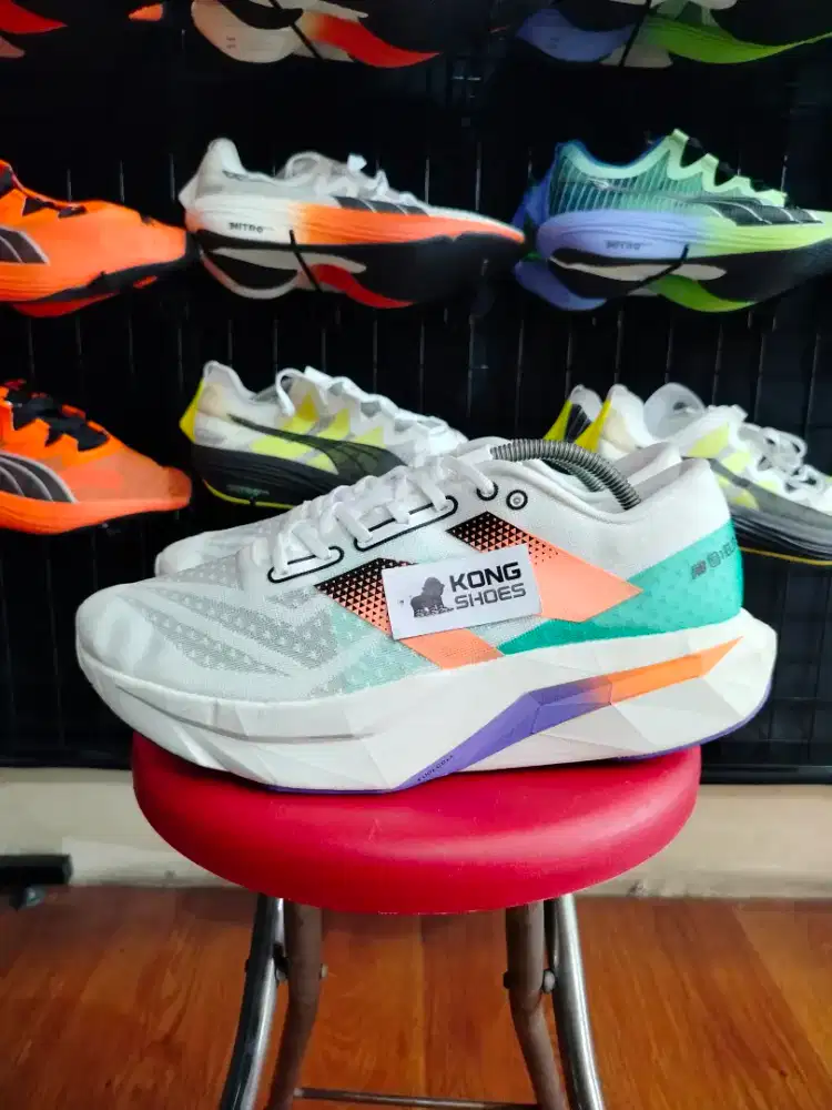 SEPATU NB SC ELTE V4 WHITE ORANGE GREEN