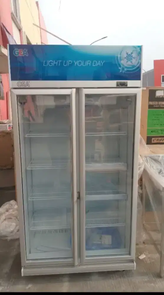 Showcase gea 2 pintu expo 600