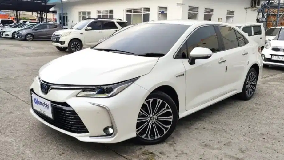 Pajak Panjang - Toyota Corolla Altis 1.8 Hybrid-AT 2020