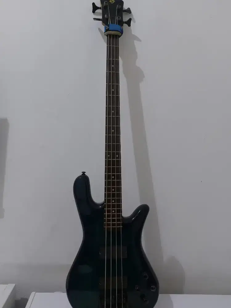 Gitar bass merk Spector