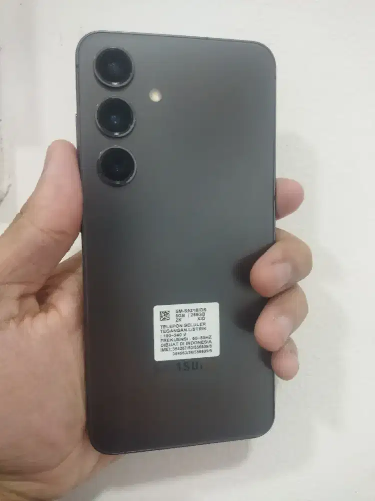 Samsung Galaxy S24 12/256 black like new