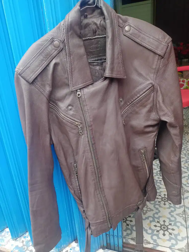 jaket kulit masih baru