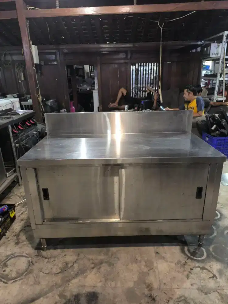 Meja kabinet pintu sleding uk 135×70×80 

Hrg 3,3jt