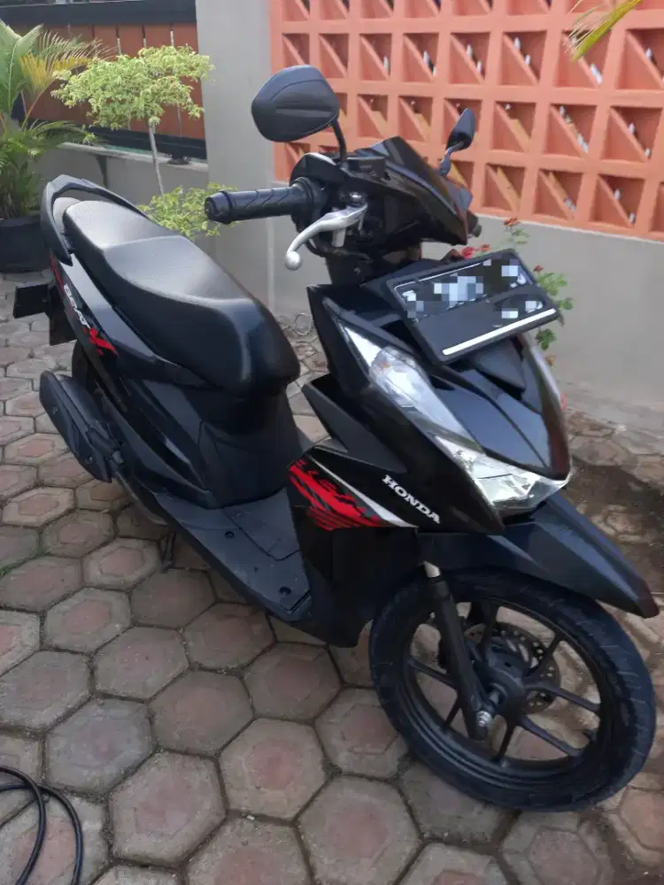 Honda beat tahun 2021 hitam