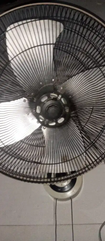 Kipas angin tembok 16 sanek