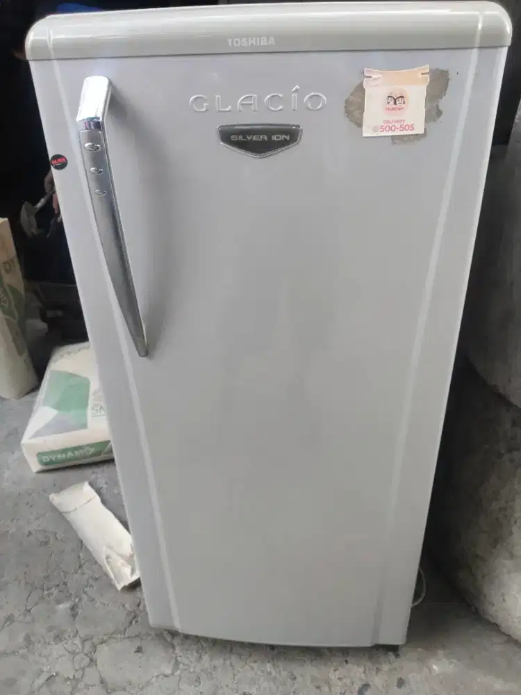 Kulkas toshiba 1 pintu kondisi normal dingin beku komplit