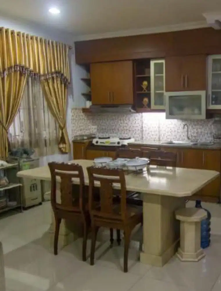 Set Meja Makan Marmer Mewah + Kursi Kayu Klasik