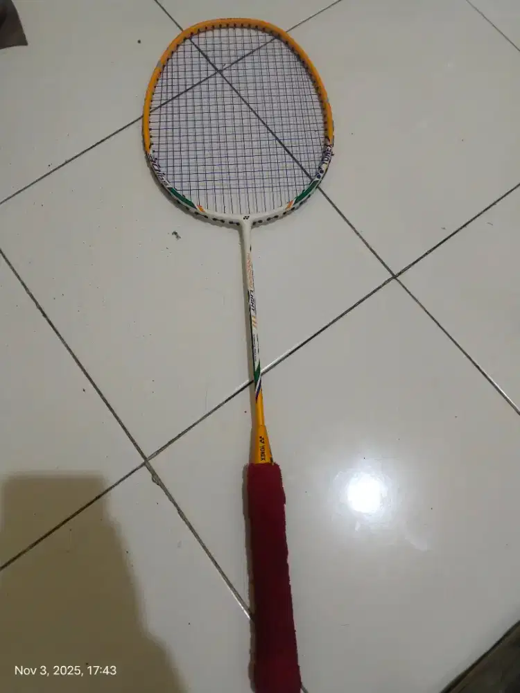 Dijual Raket Badminton  Yonex dan Lining