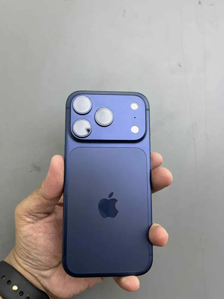 Iphone 17 Pro Deep Blue