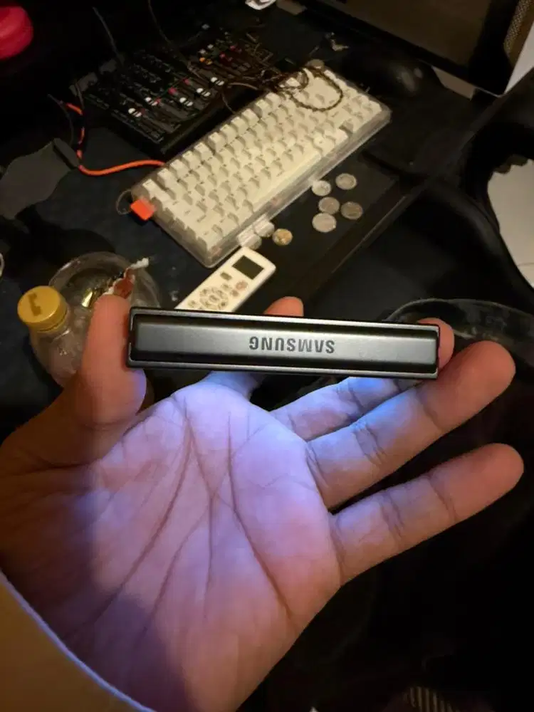 Z flip 7 samsung warna abu