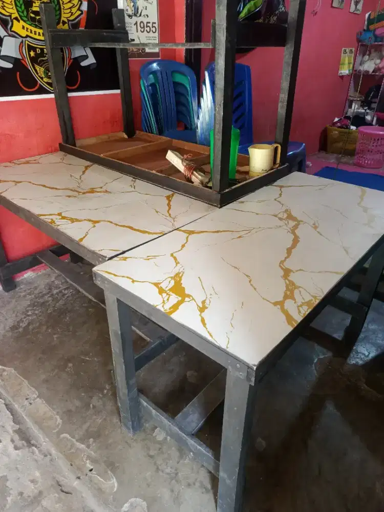 Kursi , etalase,meja