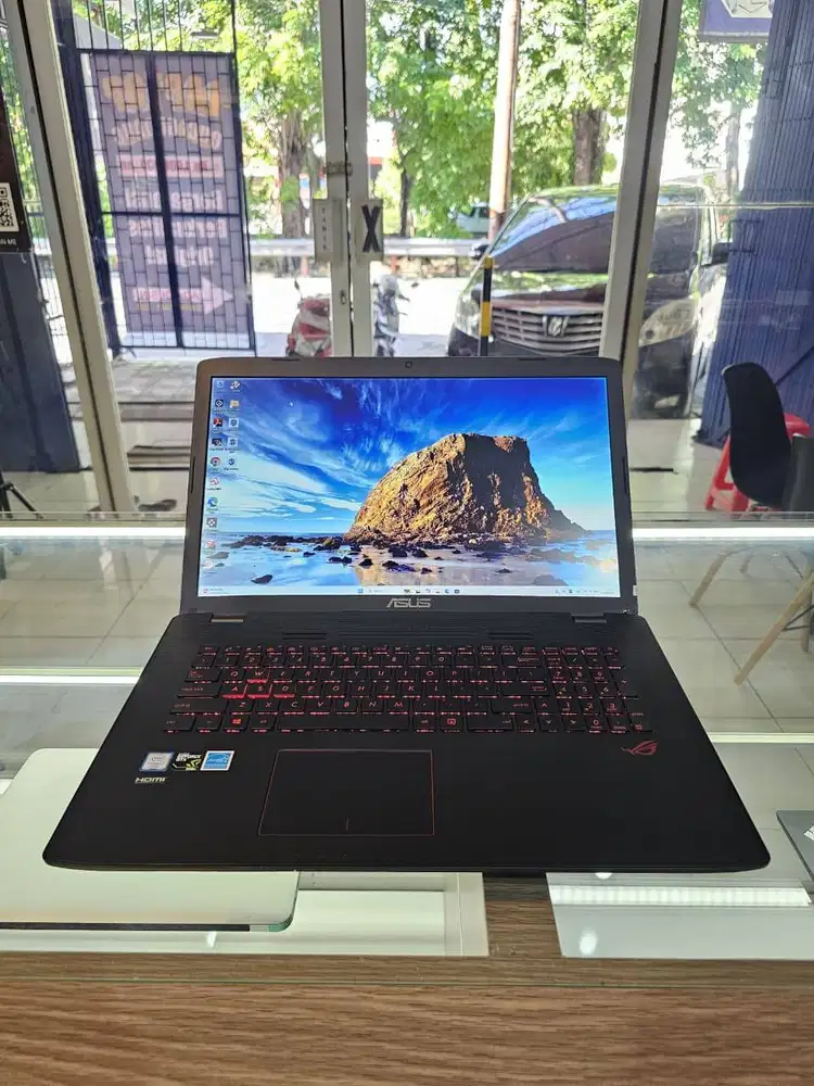 Laptop Asus ROG 17 inci game design cuci gudang