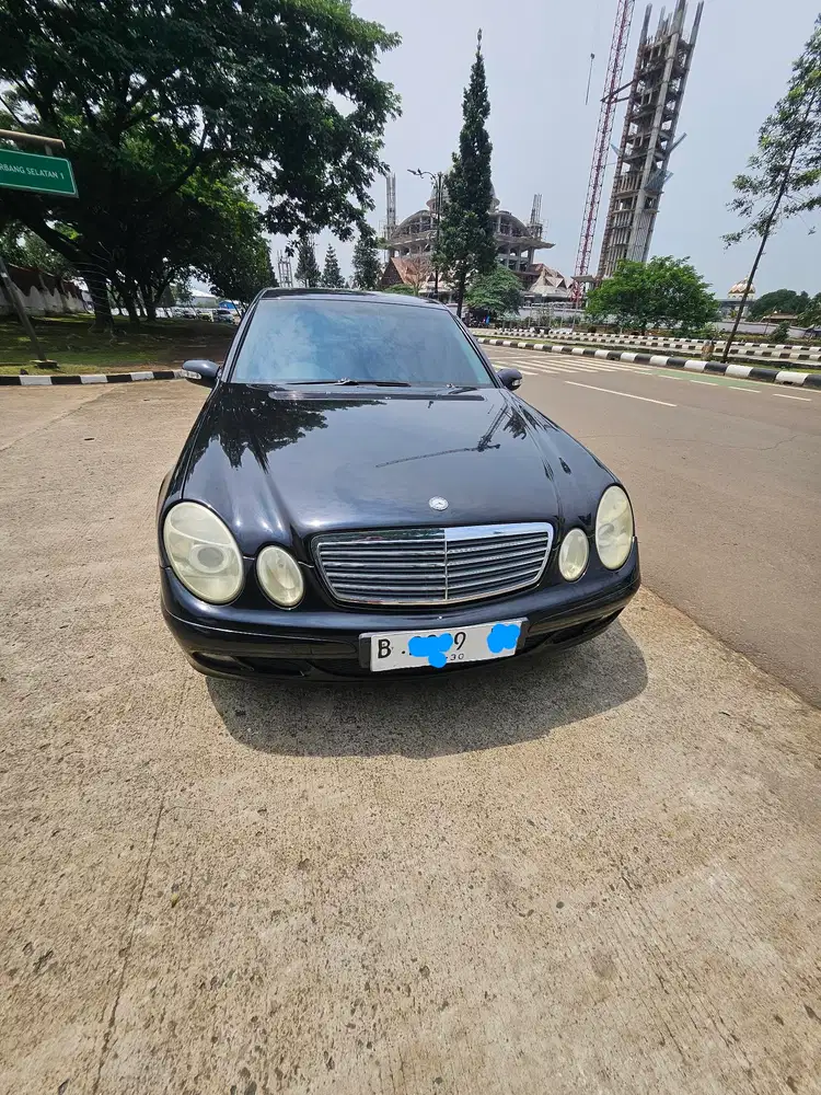 Mercedes-Benz E200 2005 Bensin