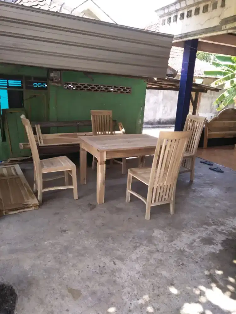 Meja makan kayu akasia