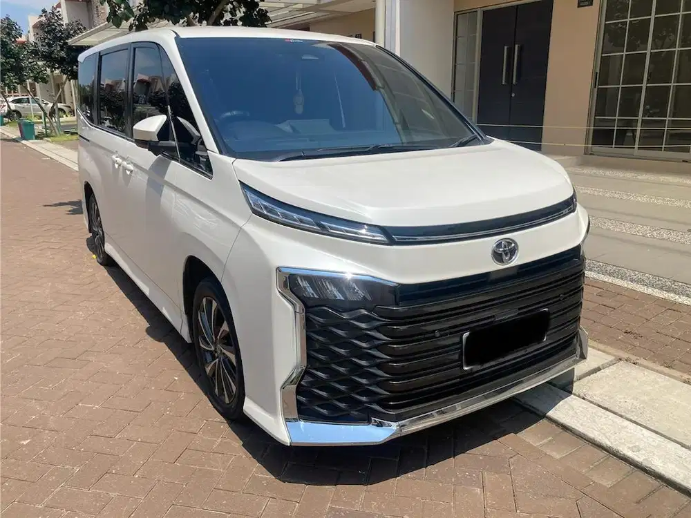 Jual voxy tahun 2022 low KM