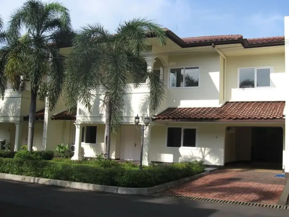 Sewa Rumah Townhouse Pondok Intan Residence 5J Furnished Swimming Pool