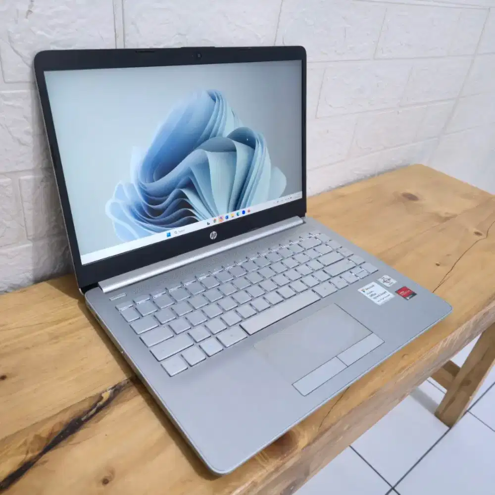 Hp 14s-DK1507AU AMD ATHLON Silver 3050U RAM 4GB SSD 512GB