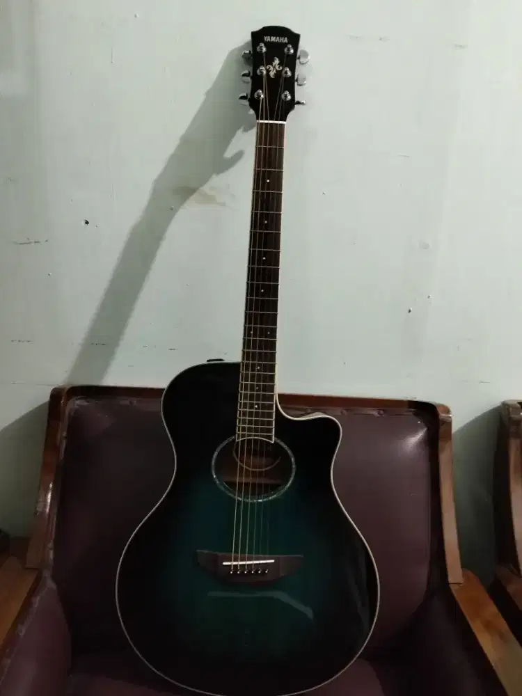 YAMAHA ACOUSTIC ELECTRIC APX600