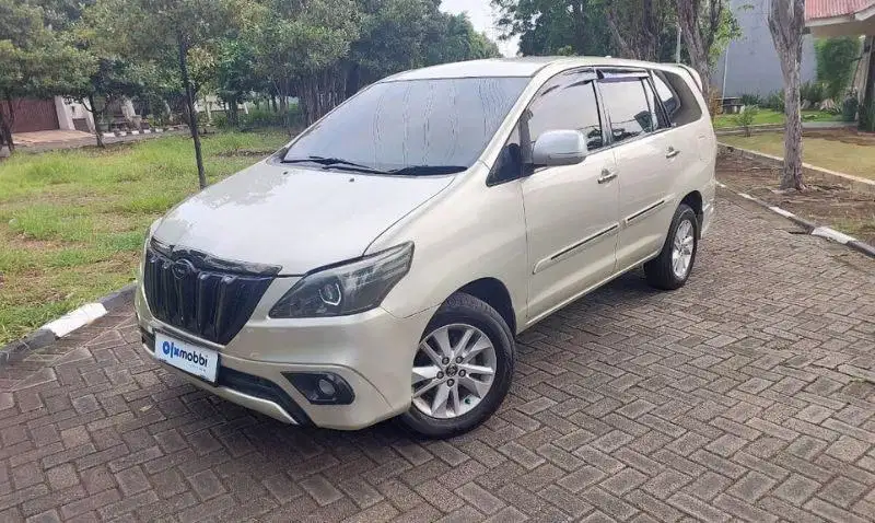 DP MURAH Toyota Kijang Innova 2.0 G Bensin-MT-2012 SILVER QZ