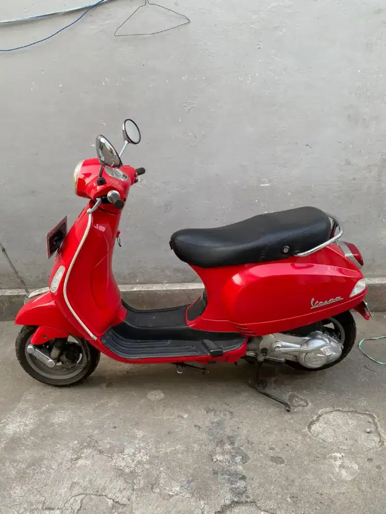 dijual vespa LX 125 2012