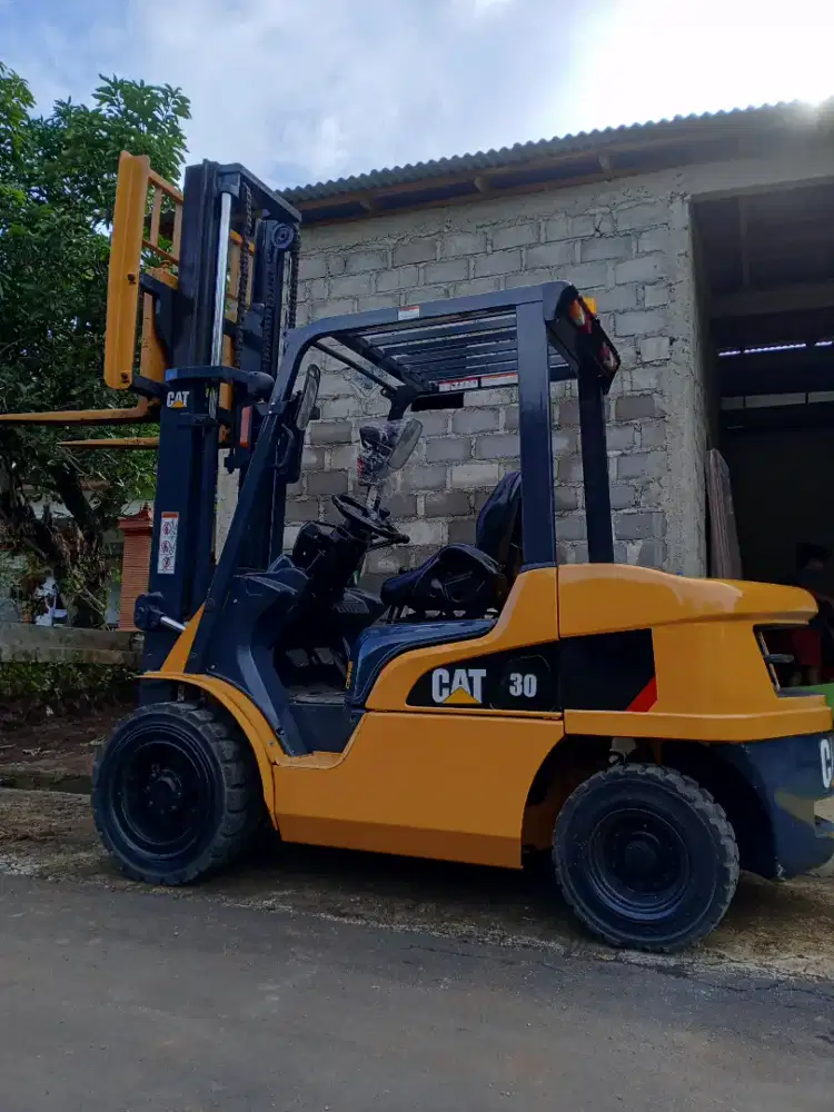 Forklift 3 Ton Caterpillar 2020 barang siap kerj