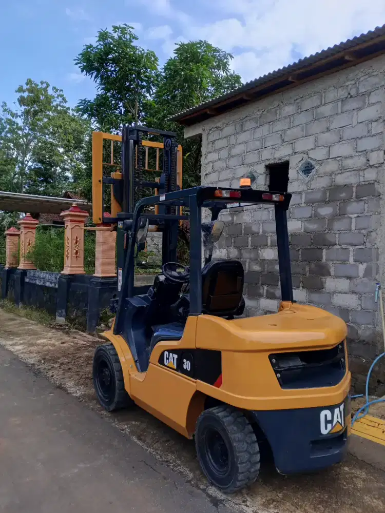 Dijual Forklift 3 Ton Caterpillar Istimewa 2020
