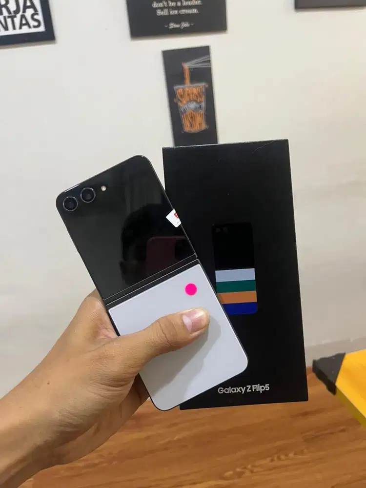 Samsung Z Flip5 8/512Gb Sein Fullset