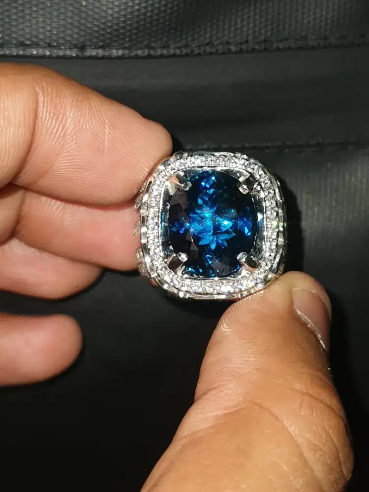 Natural Blue Topaz 9,45Crat Type London Blue