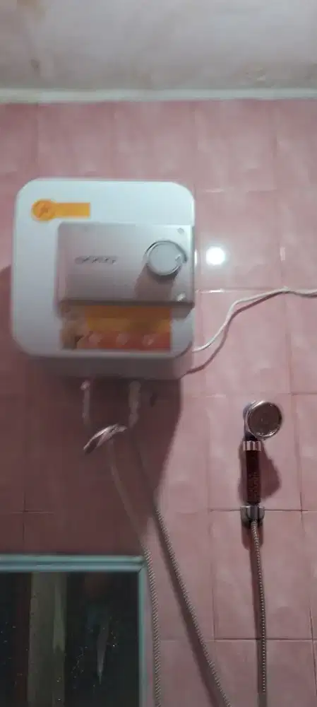 WATER HEATER LISTRIK ~ MANDI AIR HANGATKU