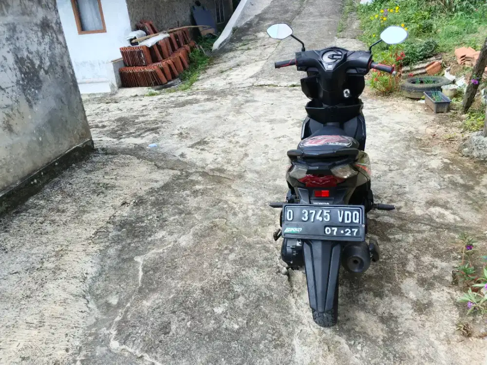 Di jual motor honda beat 2017