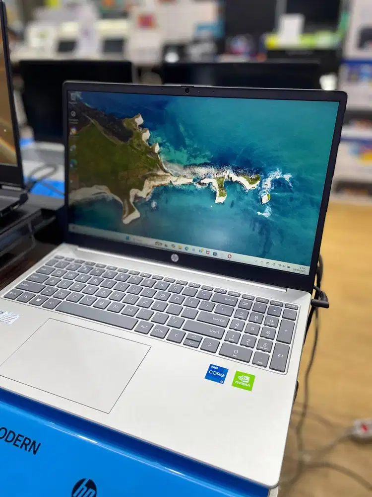 HP 15 fd0031TX Core i5-1334U/8GB/512GB SSD/MX570A 2GB/15.6″ FHD IPS/Wi